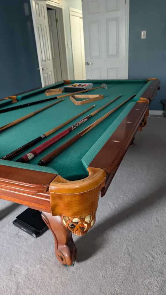 Pool Table with Accessories image indicator(2)