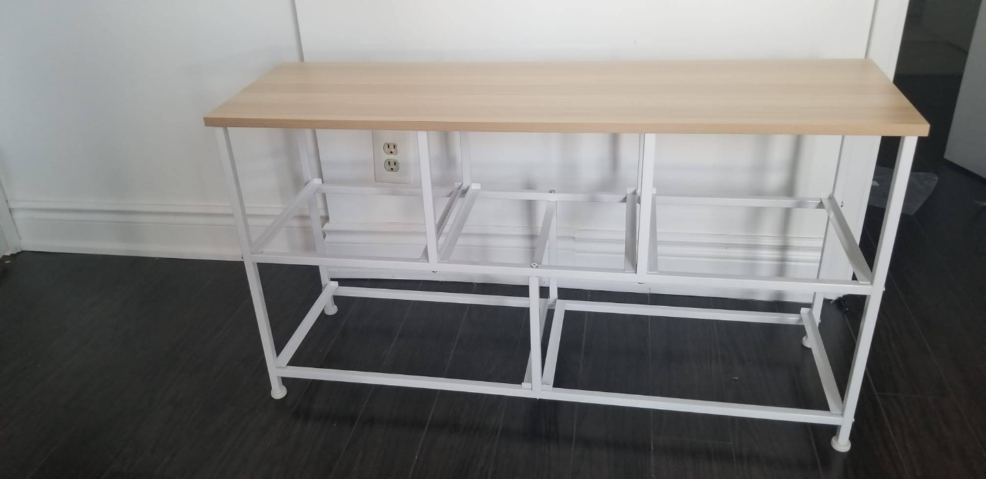 Modern Bench. entry table