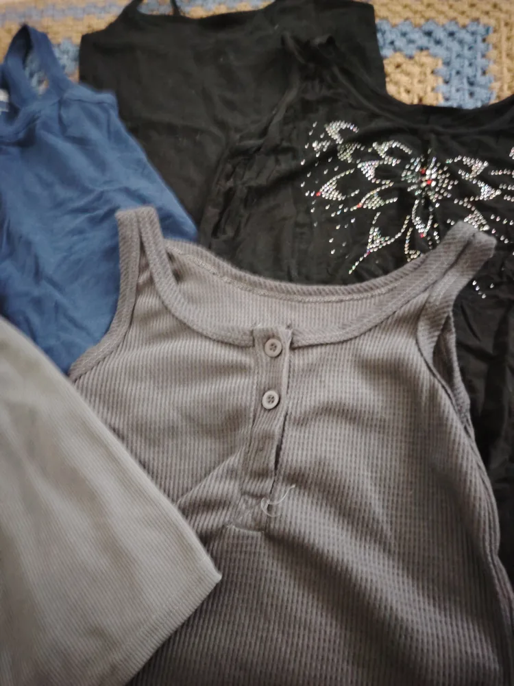 Garage Tank Tops XS image indicator(6)