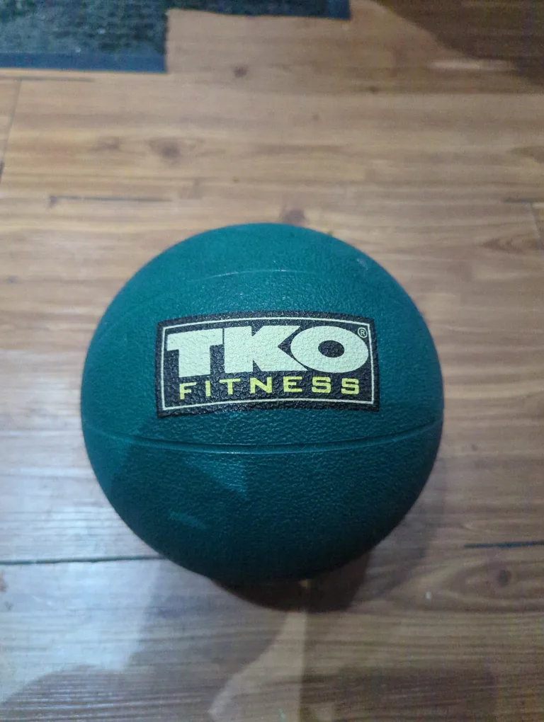 TKO Fitness 4 lb Medicine Ball thumbnail