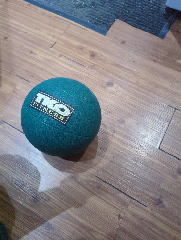 TKO Fitness 4 lb Medicine Ball image indicator(2)
