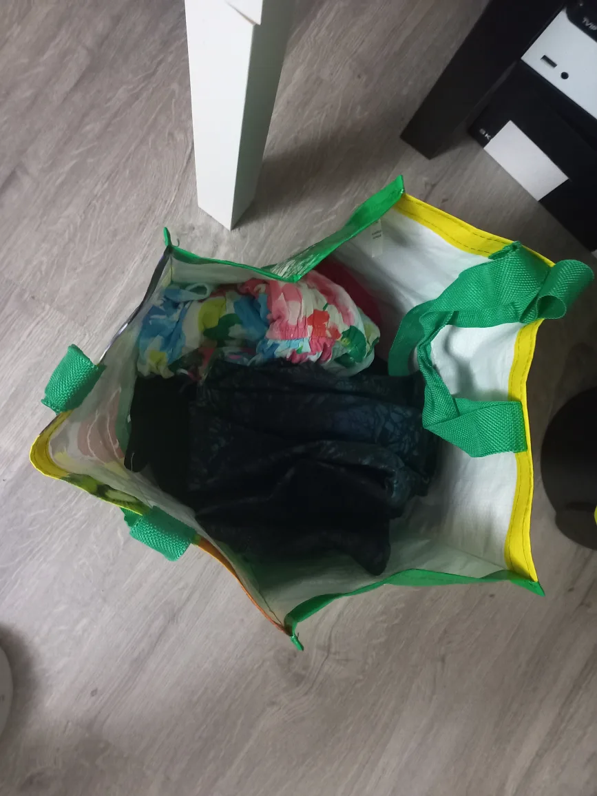 full bag of women cloths thumbnail