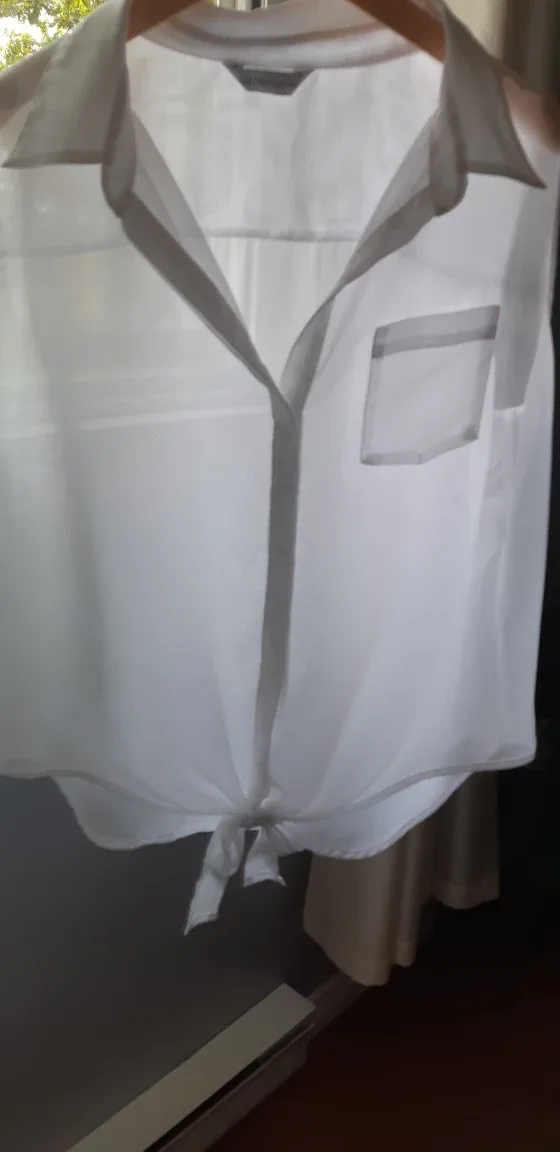Liz Claiborne White Sleeveless Blouse image indicator(5)
