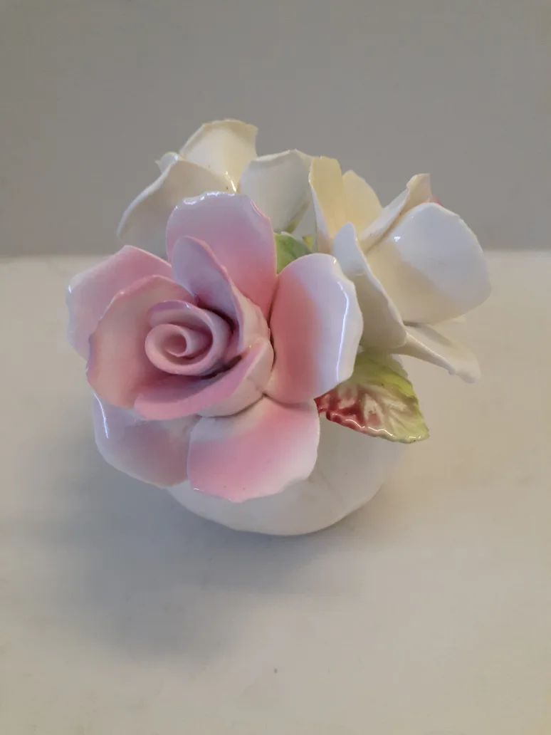 Vintage Royale Stratford Fine Bone China Flower Arrangement image indicator(2)