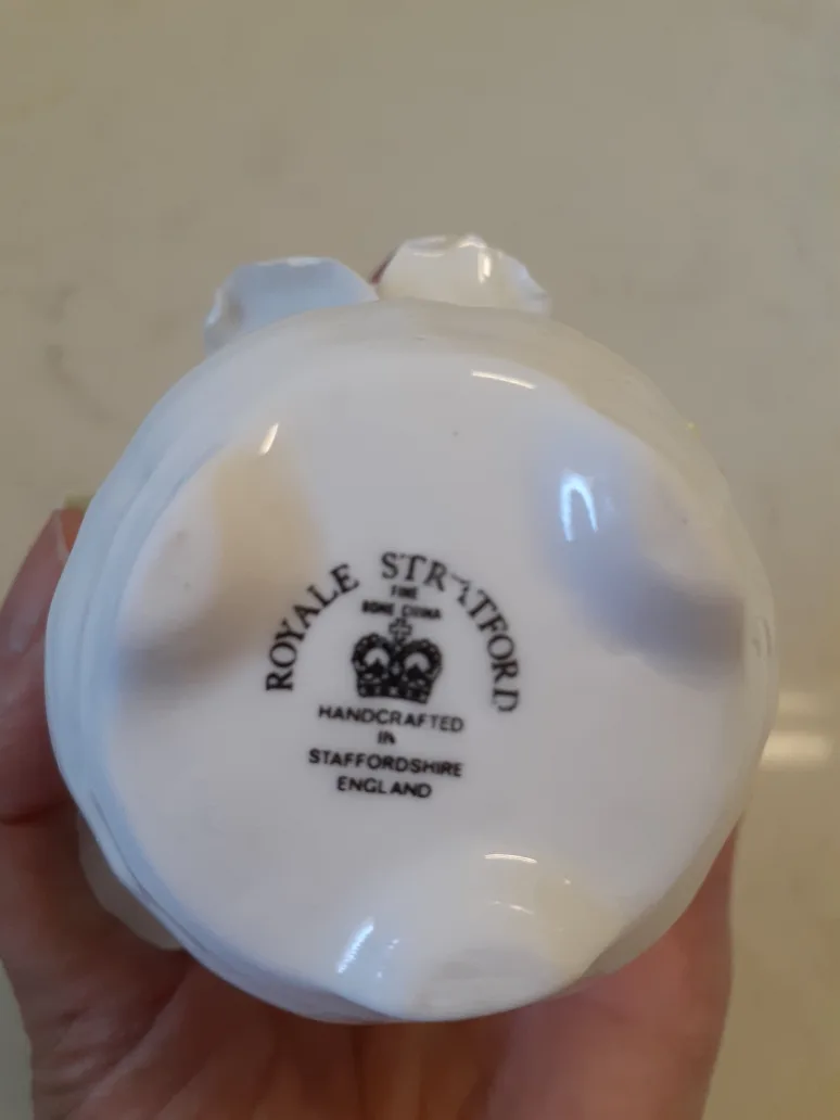 Vintage Royale Stratford Fine Bone China Flower Arrangement image indicator(3)