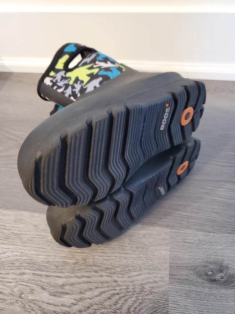 Bogs K Neocls Bfoot Youth Size 2 image indicator(2)