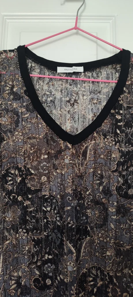 Antistar V-Neck Patterned Top image indicator(2)