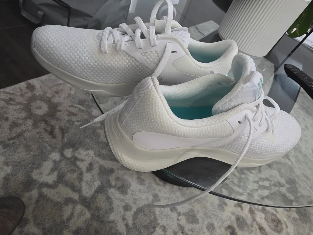 White Athletic Shoes Under Armour  womens size 9 image indicator(4)