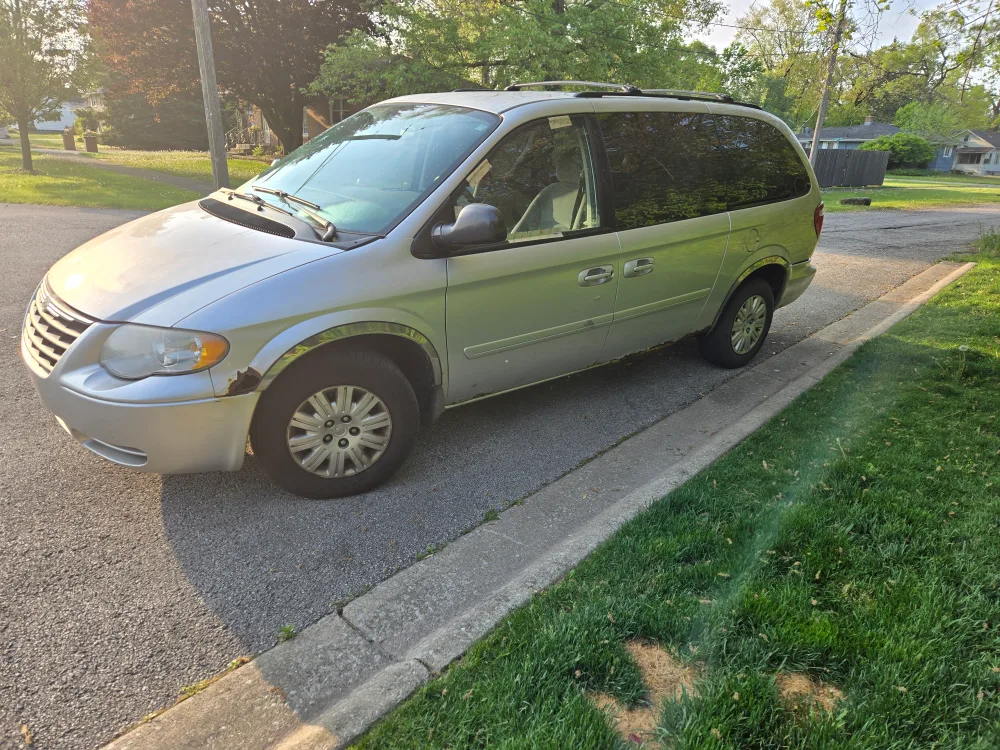 Silver Minivan thumbnail