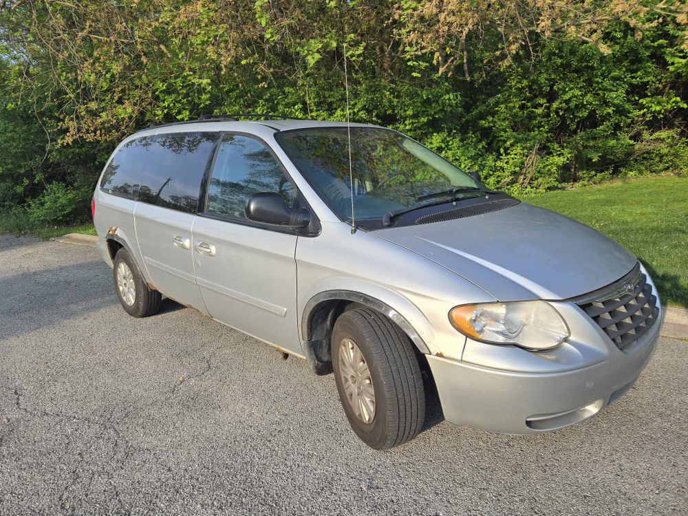 Silver Minivan - photo 2