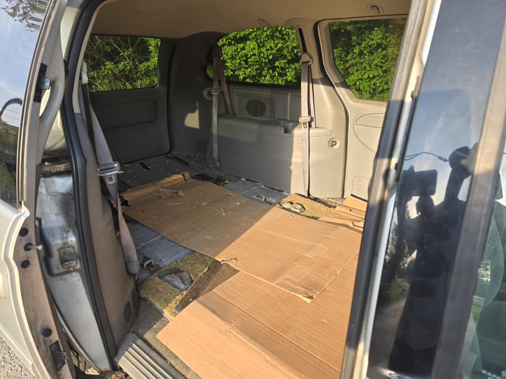 Silver Minivan - photo 3