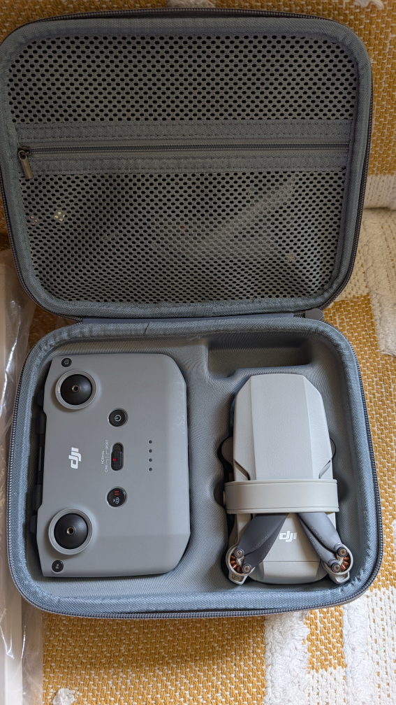 DJI Mini 2 SE with remote, extra propellers and landing pad