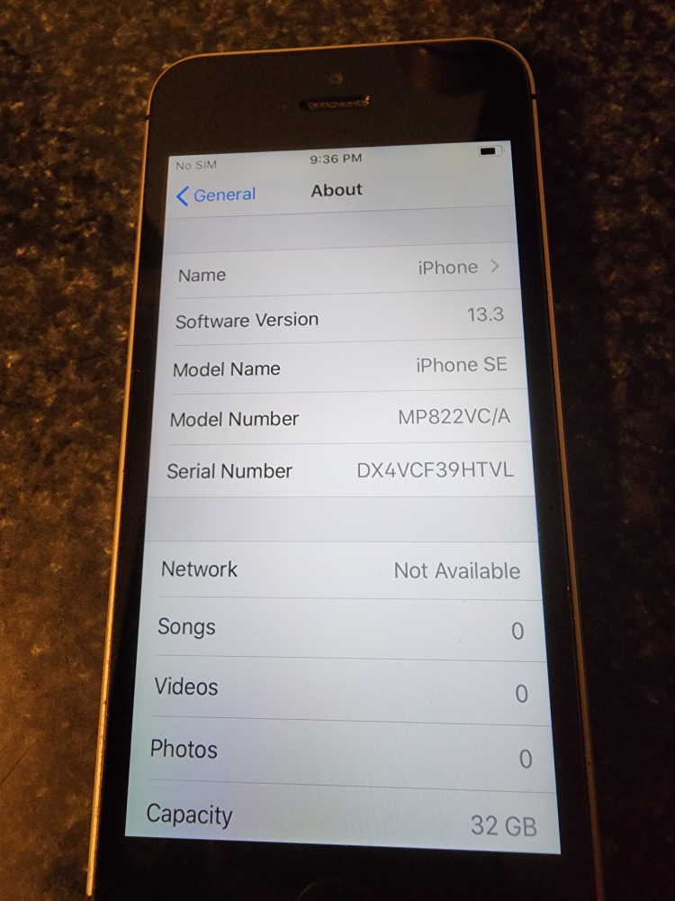 Apple iPhone SE 32GB - Great Condition