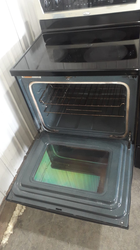 Whirlpool Electric Range - photo 2