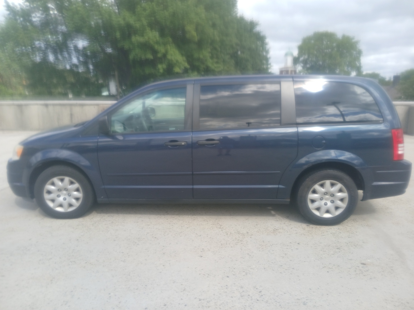 Used Blue Minivan 차량판매 - photo 3