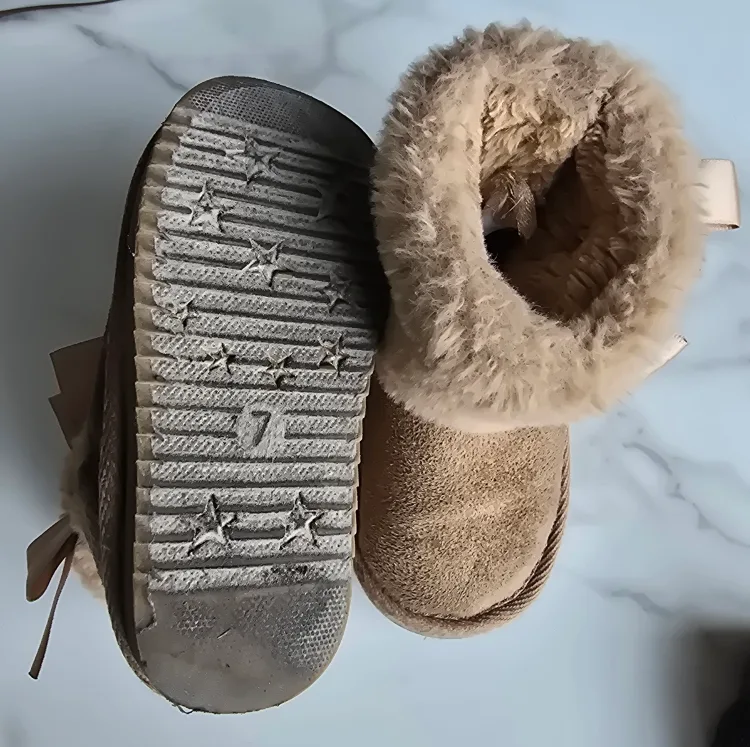 Girls Tan Boots with Bow - Size 7 image indicator(2)