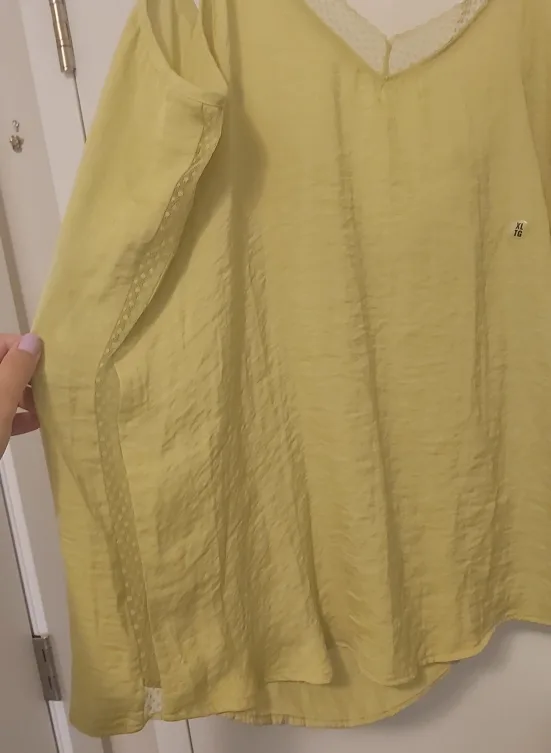 Aerie xl tank. Tags still attached. image indicator(4)