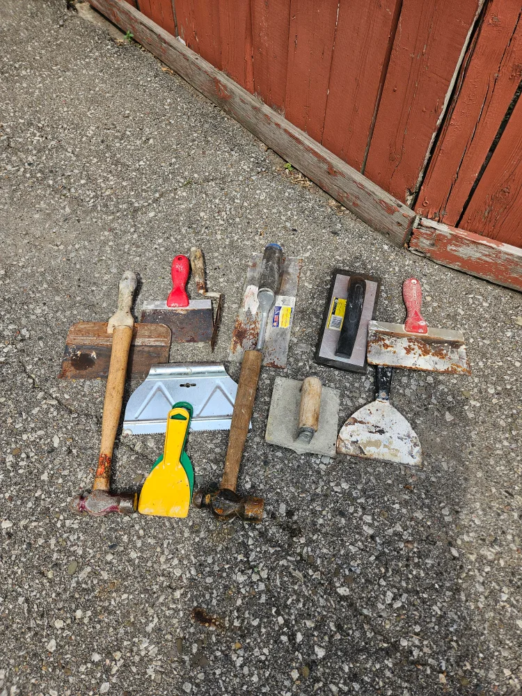 Mixed Lot of Used Trowels and Hammers image indicator(2)