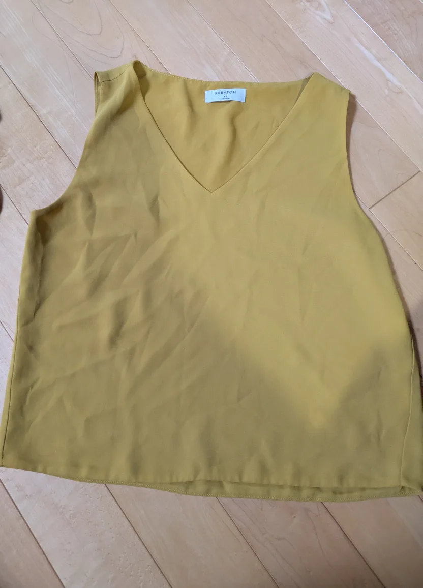 Babaton V-Neck Blouse - Multiple Colours Available image indicator(3)