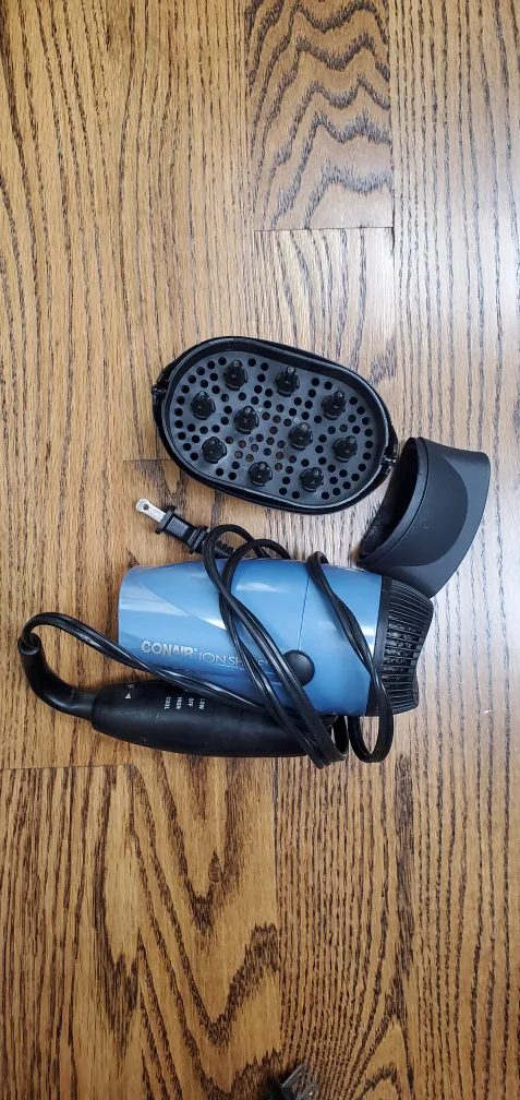 Conair Ion Shine Hair Dryer and Vidal Sassoon Straightener image indicator(3)