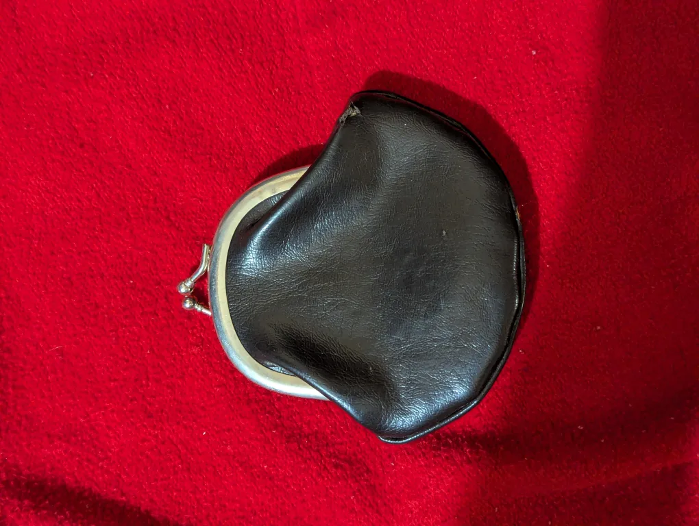 Vintage Coin Purse with Cherry Design image indicator(2)