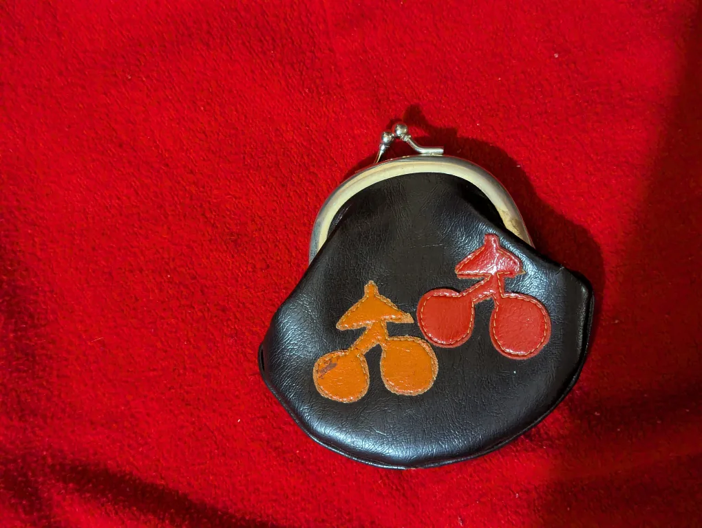 Vintage Coin Purse with Cherry Design image indicator(3)