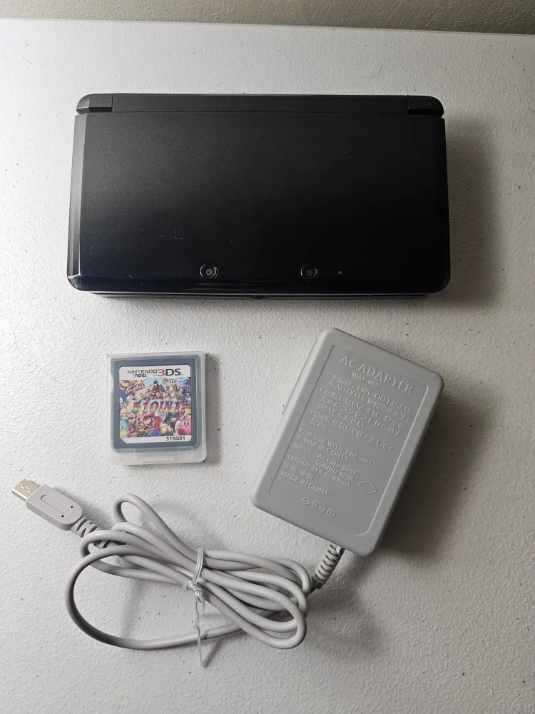 Nintendo 3DS with R4 Card thumbnail
