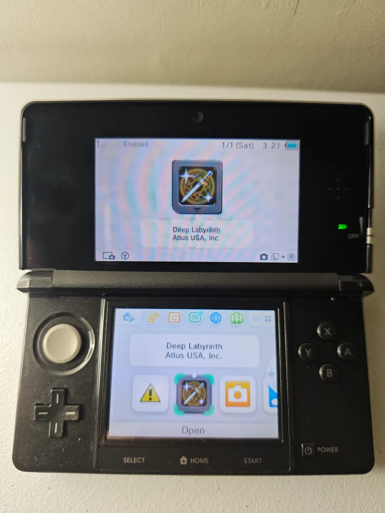 Nintendo 3DS with R4 Card image indicator(2)