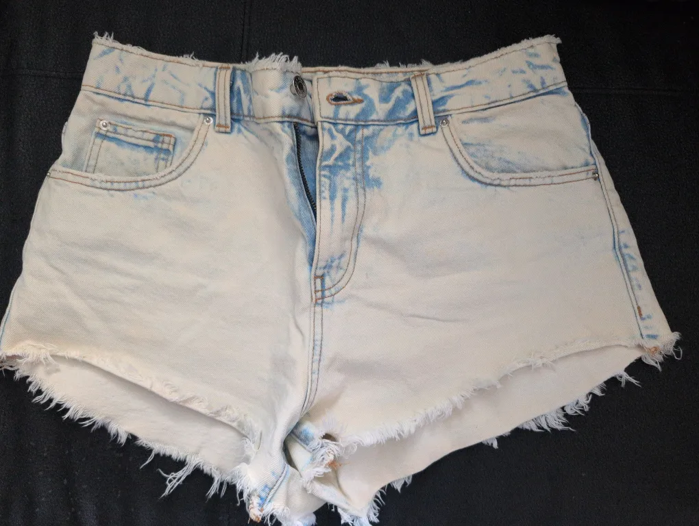 Zara Denim Shorts - Size 8 💚 thumbnail