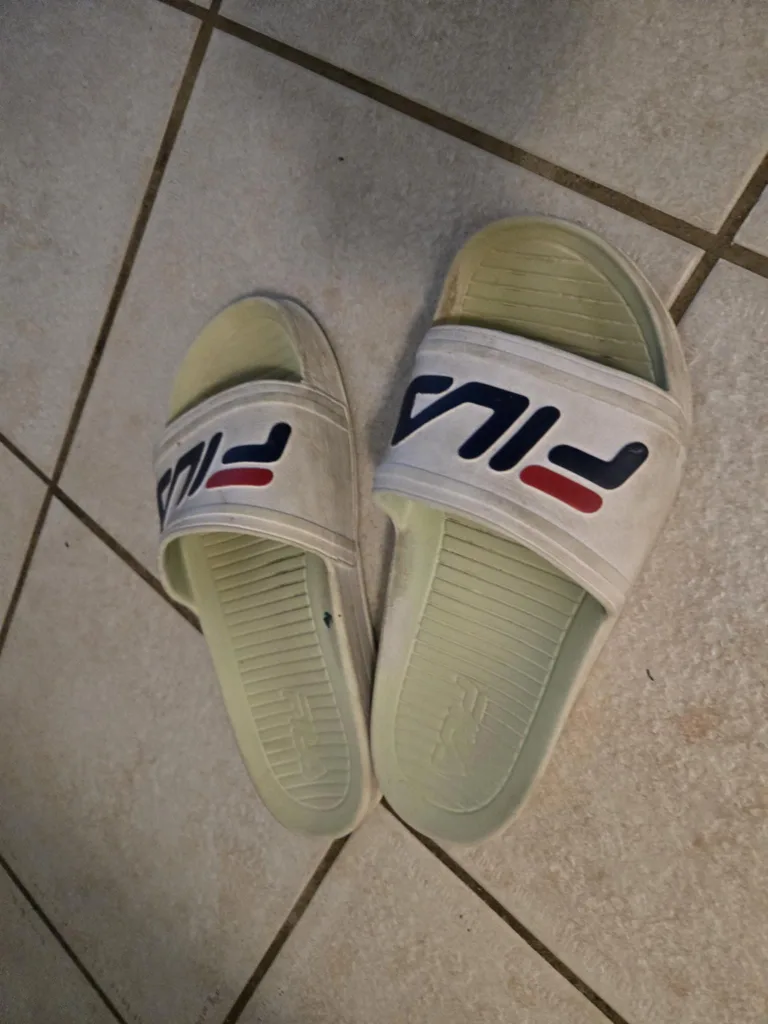 Fila Slides  #freecycle thumbnail