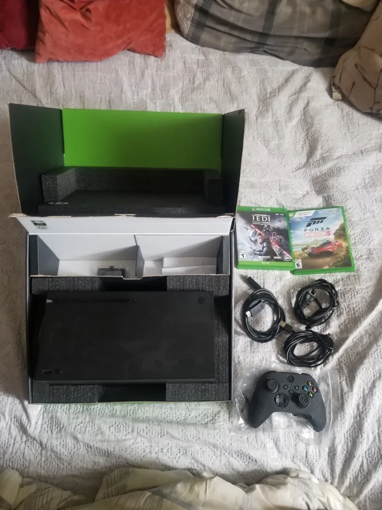 Xbox Series X 1TB SSD Console with Games image indicator(3)