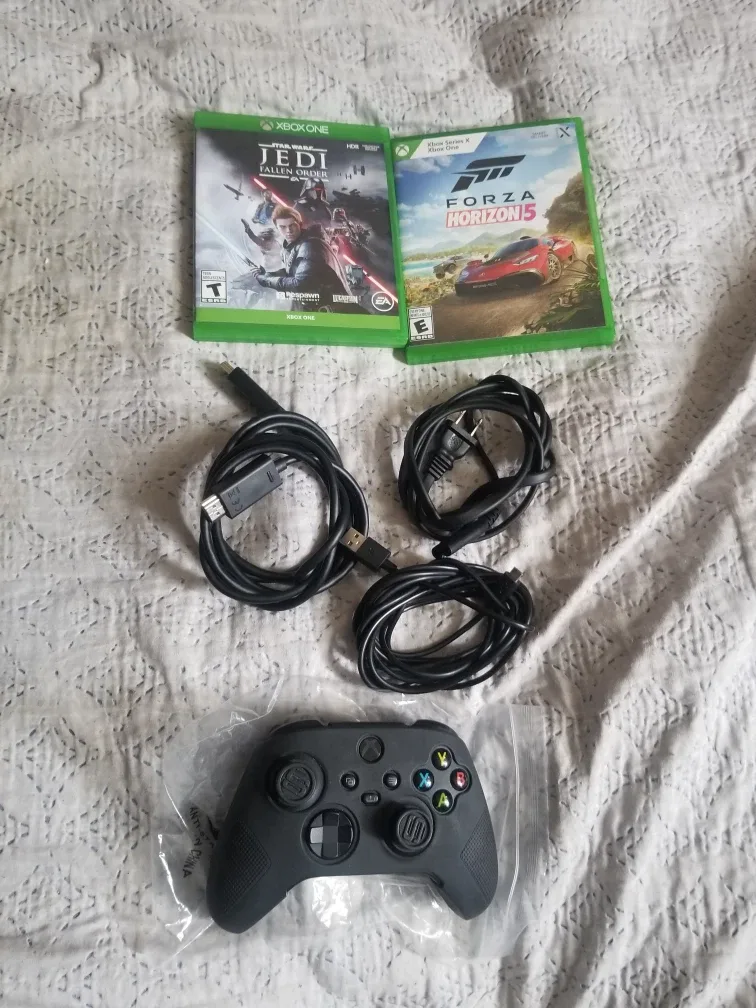 Xbox Series X 1TB SSD Console with Games image indicator(4)