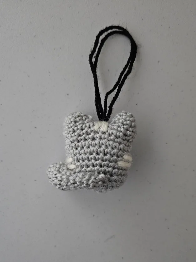 Handmade Crochet Cat Keychain - Grey #freecycle image indicator(4)