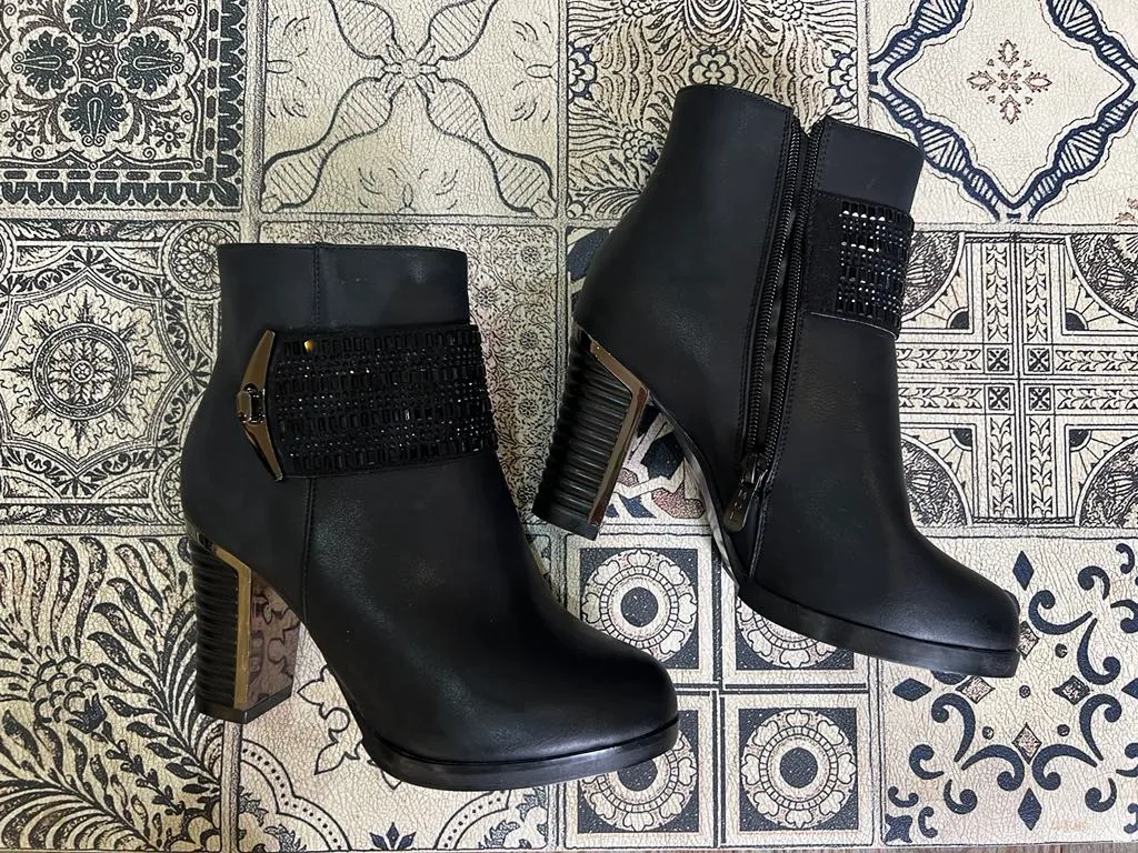 Modare Black Ankle Boots - Size 8.5 image indicator(2)