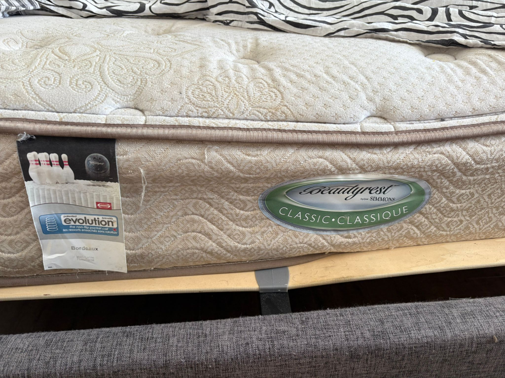 Grey upholstered bed frame - photo 2