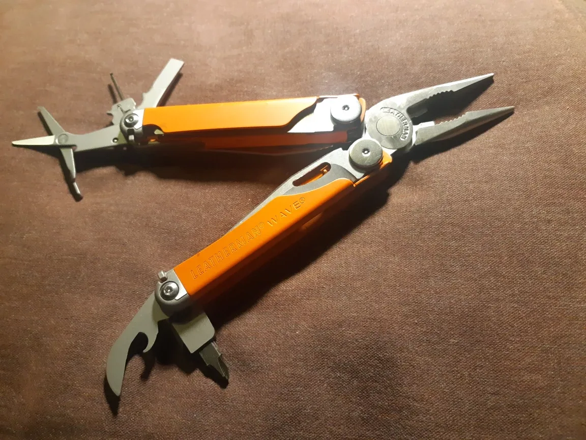 Collectable Leatherman Wave Orange Multi-Tool image indicator(2)