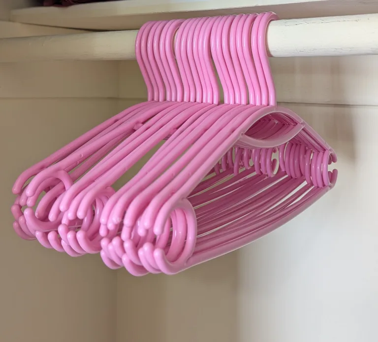 30 Plastic and Velvet Hangers thumbnail