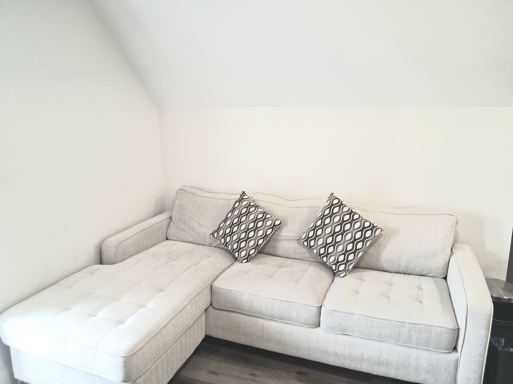L-Shaped Sectional Couch - photo 2