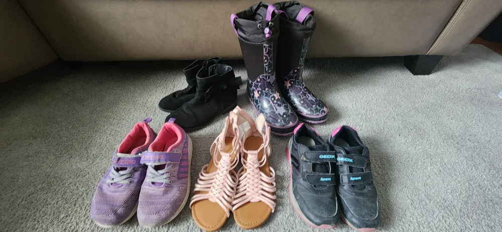 Girl's Shoes Bundle- size 2 thumbnail