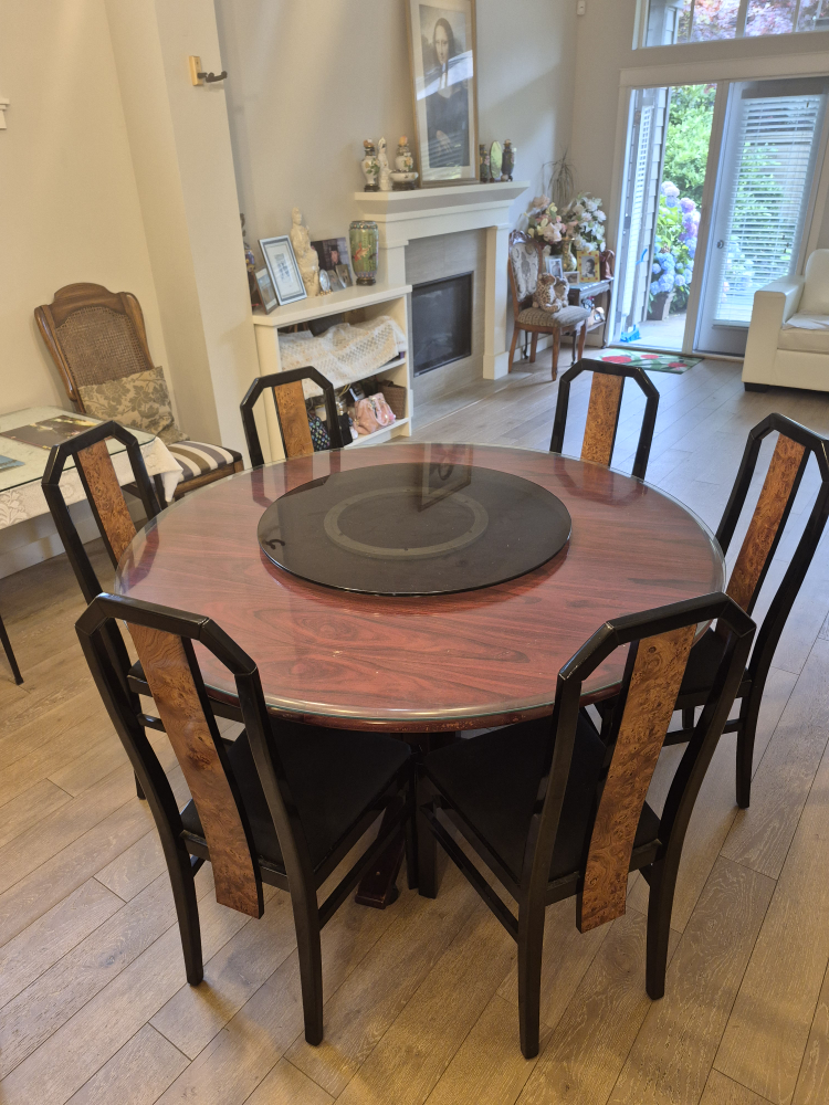 Round Dining Table with 6 Chairs