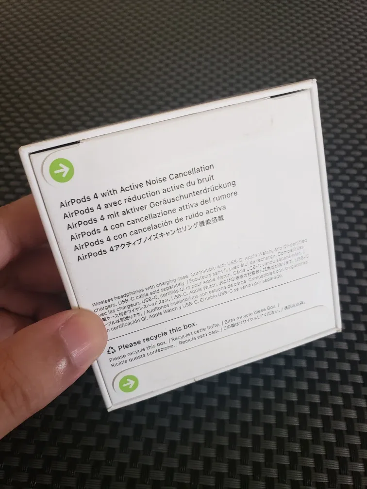 New Apple AirPods 4 with Active Noise Cancellation image indicator(2)