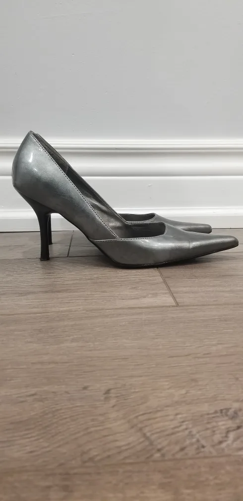 EUC - Spring Vegan Leather Charcoal Grey Pumps Size 6.5 USA image indicator(3)