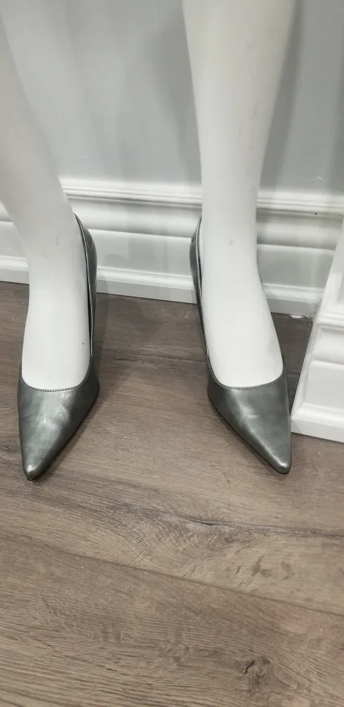 EUC - Spring Vegan Leather Charcoal Grey Pumps Size 6.5 USA image indicator(7)