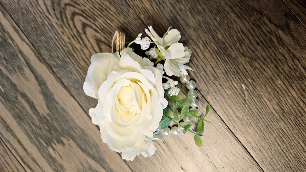 Faux Flower Corsages and Boutonnieres image indicator(6)