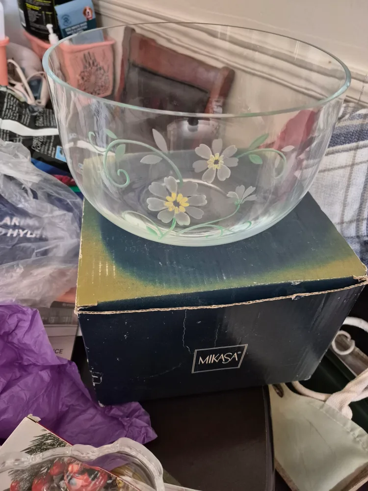 Mikasa Floral Glass Bowl with Box
