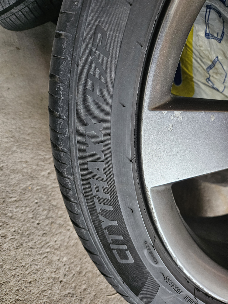 Set of 4 - 245/45ZR20 all season tires with Alloy rims - photo 3