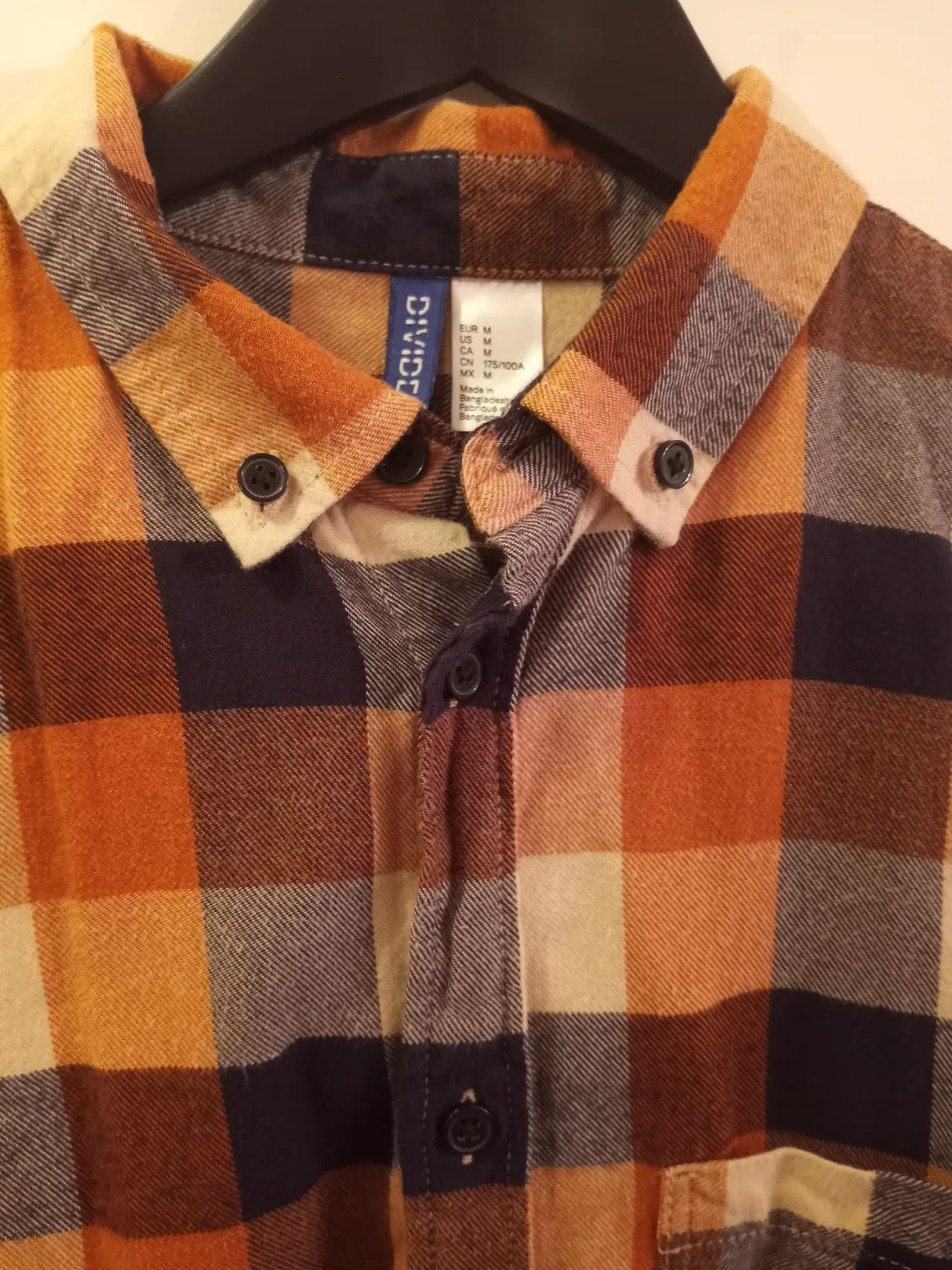Button-up plaid shirt image indicator(2)