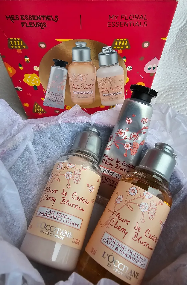 L'Occitane Cherry Blossom Gift Set image indicator(3)