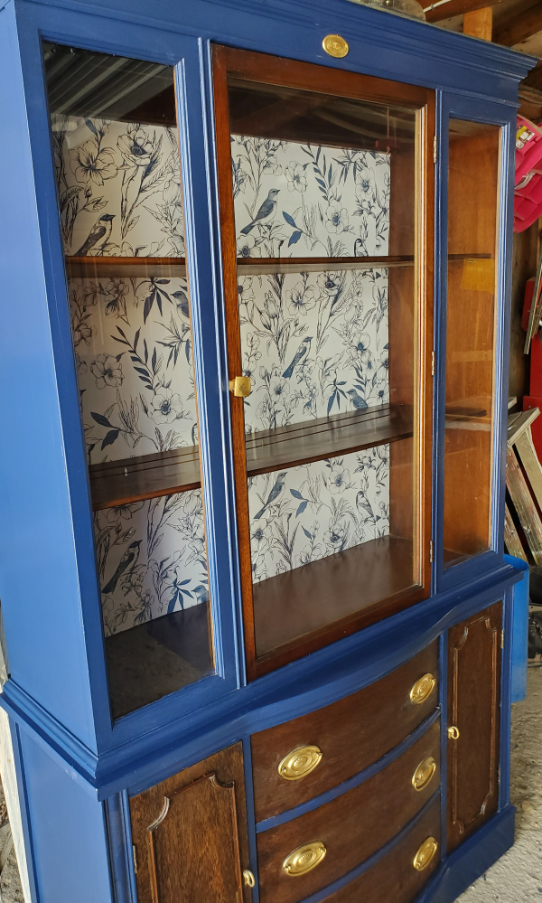 Vintage refinished China Cabinet - photo 2