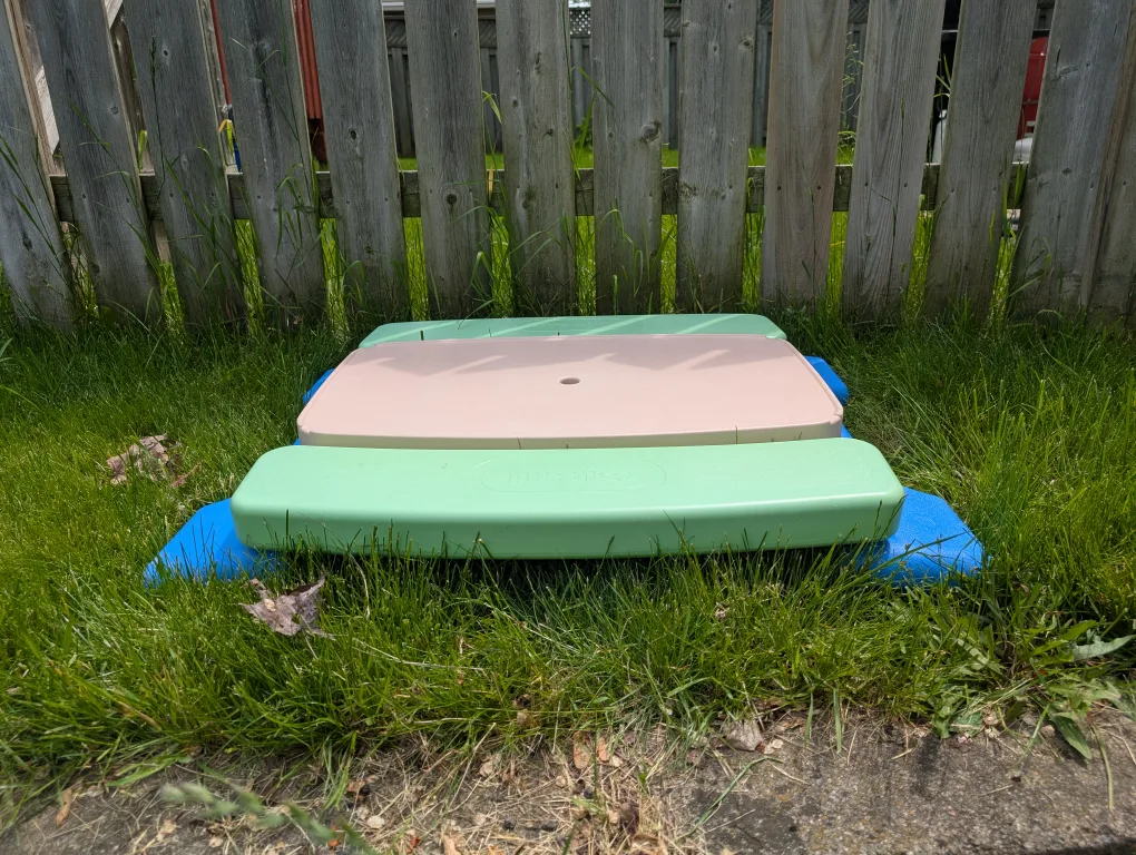 Little Tikes Folding Picnic Table image indicator(4)